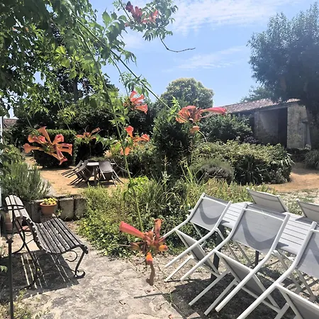 Domaine De Chantageasse 3*