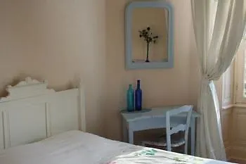 Domaine De Chantageasse Guest house