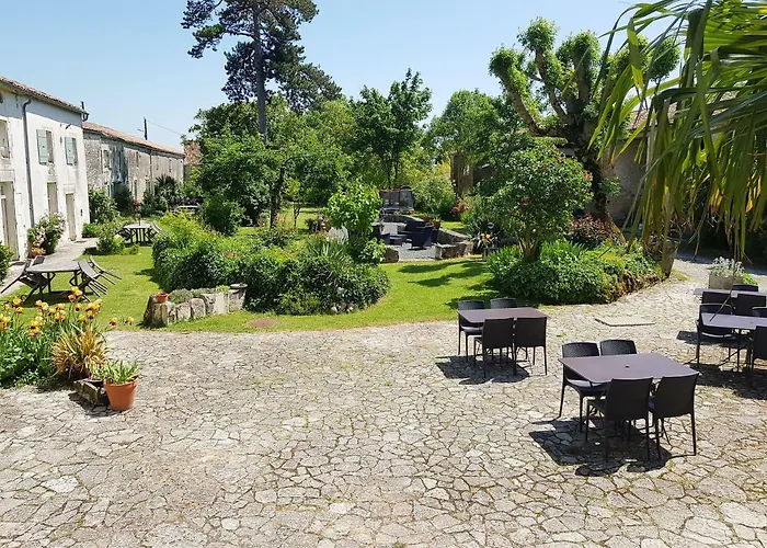 Guest house Domaine De Chantageasse 3*