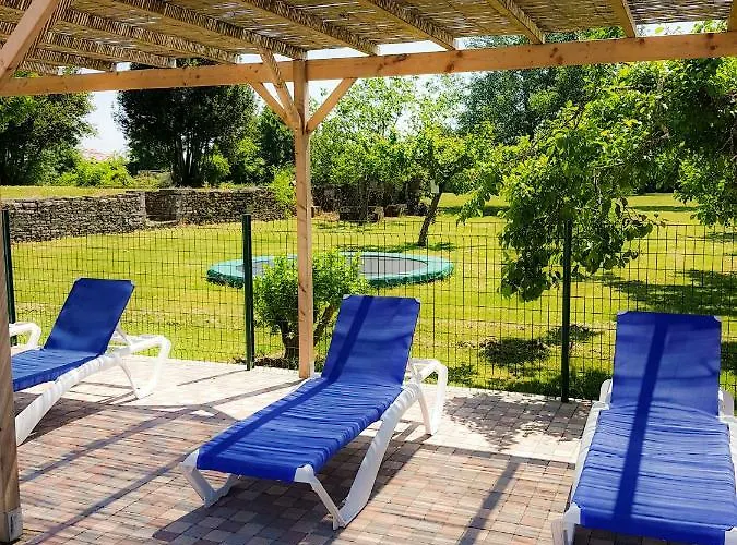 Domaine De Chantageasse Guest house 3*